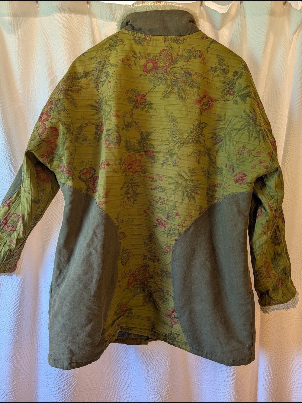 "Qtanztse" Floral Hooded Jacket in Olive Green - Picture 6 of 12